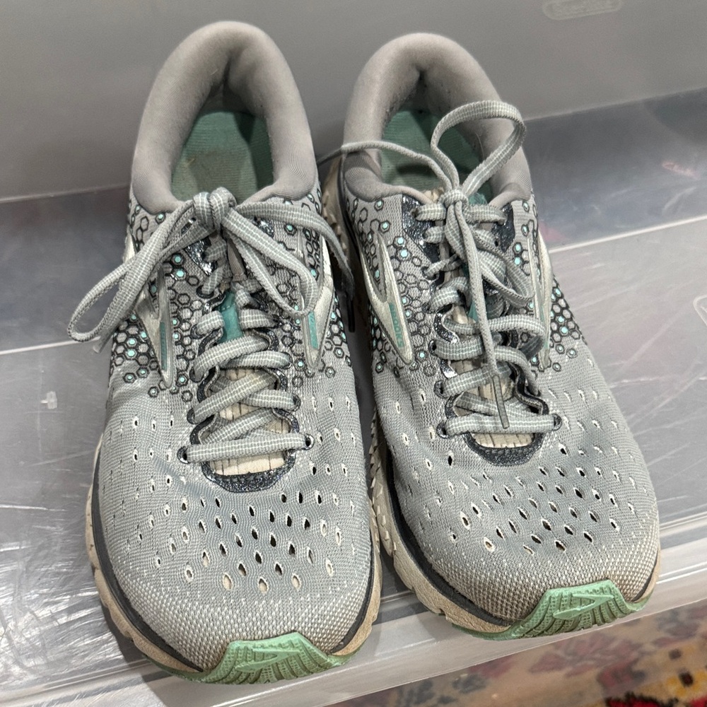 Brooks Women's Gray and Mint Athletic Shoes